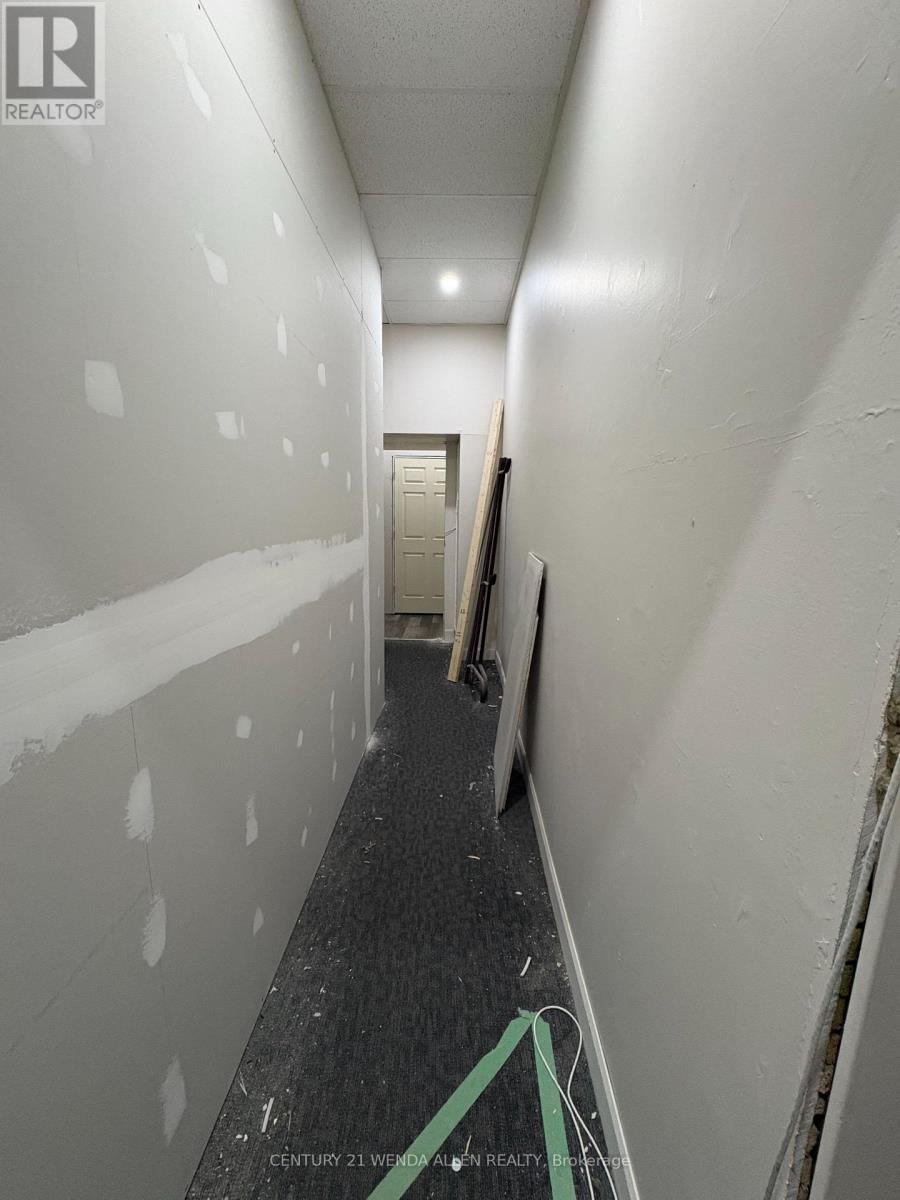 11 Queen Street E Property Photo 16