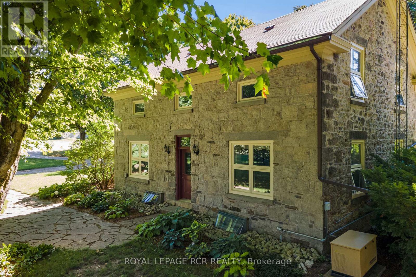 6122 Ninth Line Property Photo 6