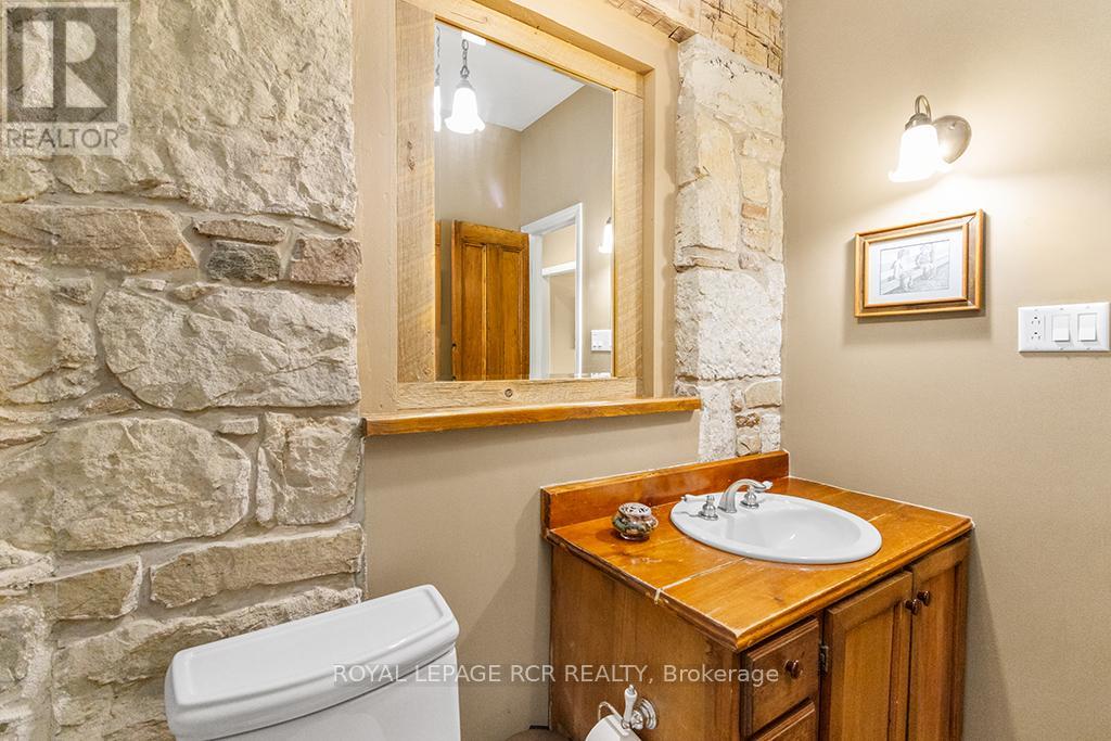 6122 Ninth Line Property Photo 34