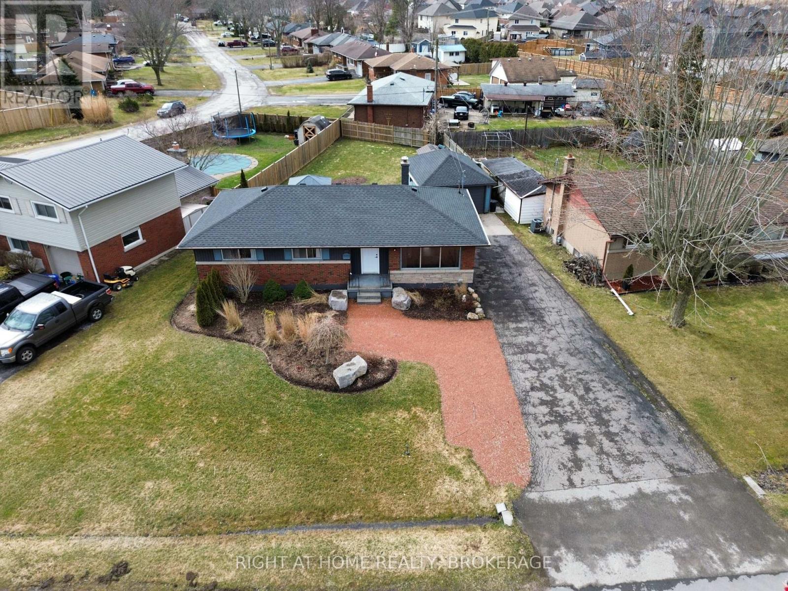 105 Glenwood Parkway Property Photo 3