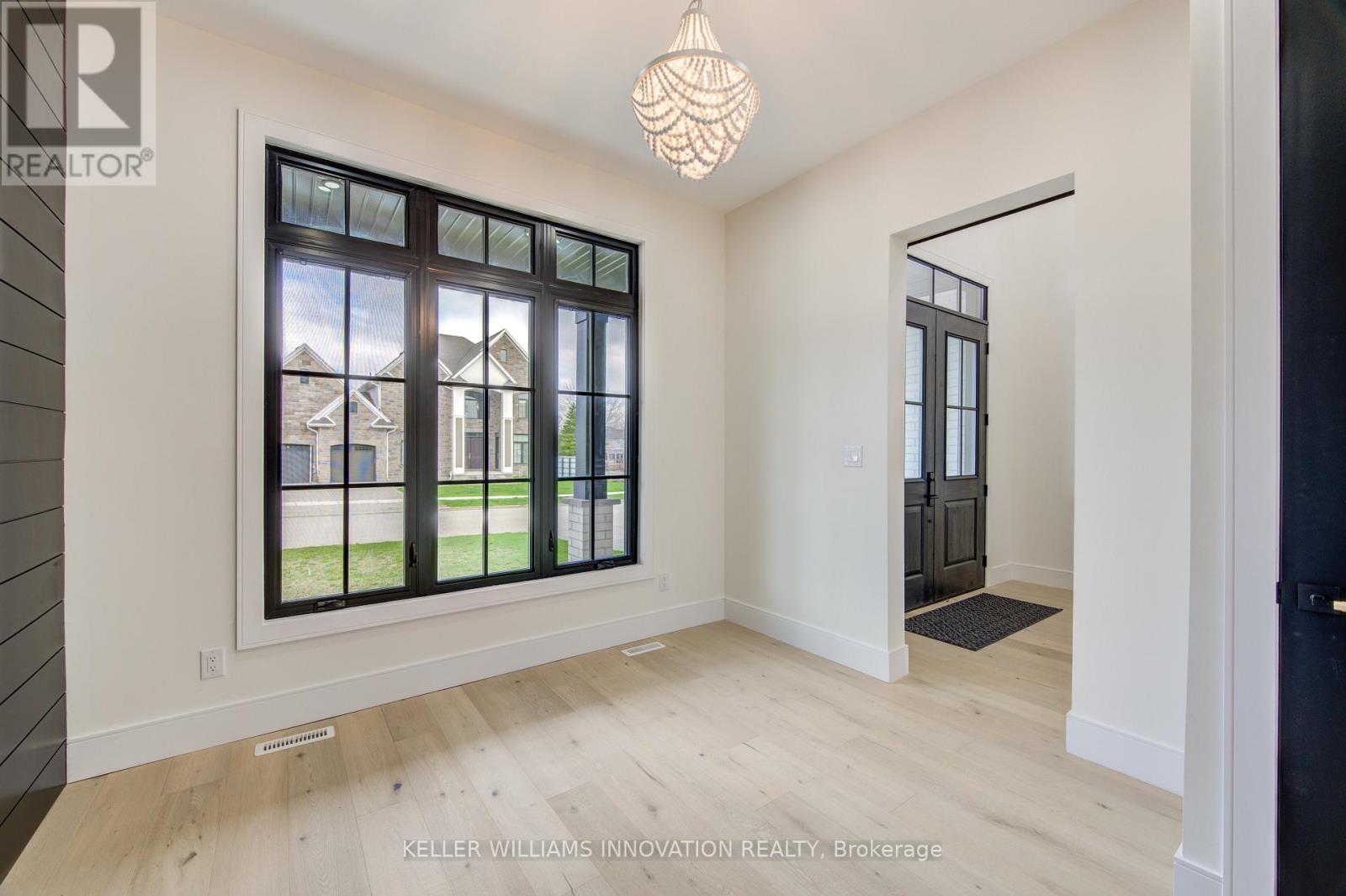 8 Edgeview Crescent W Property Photo 5