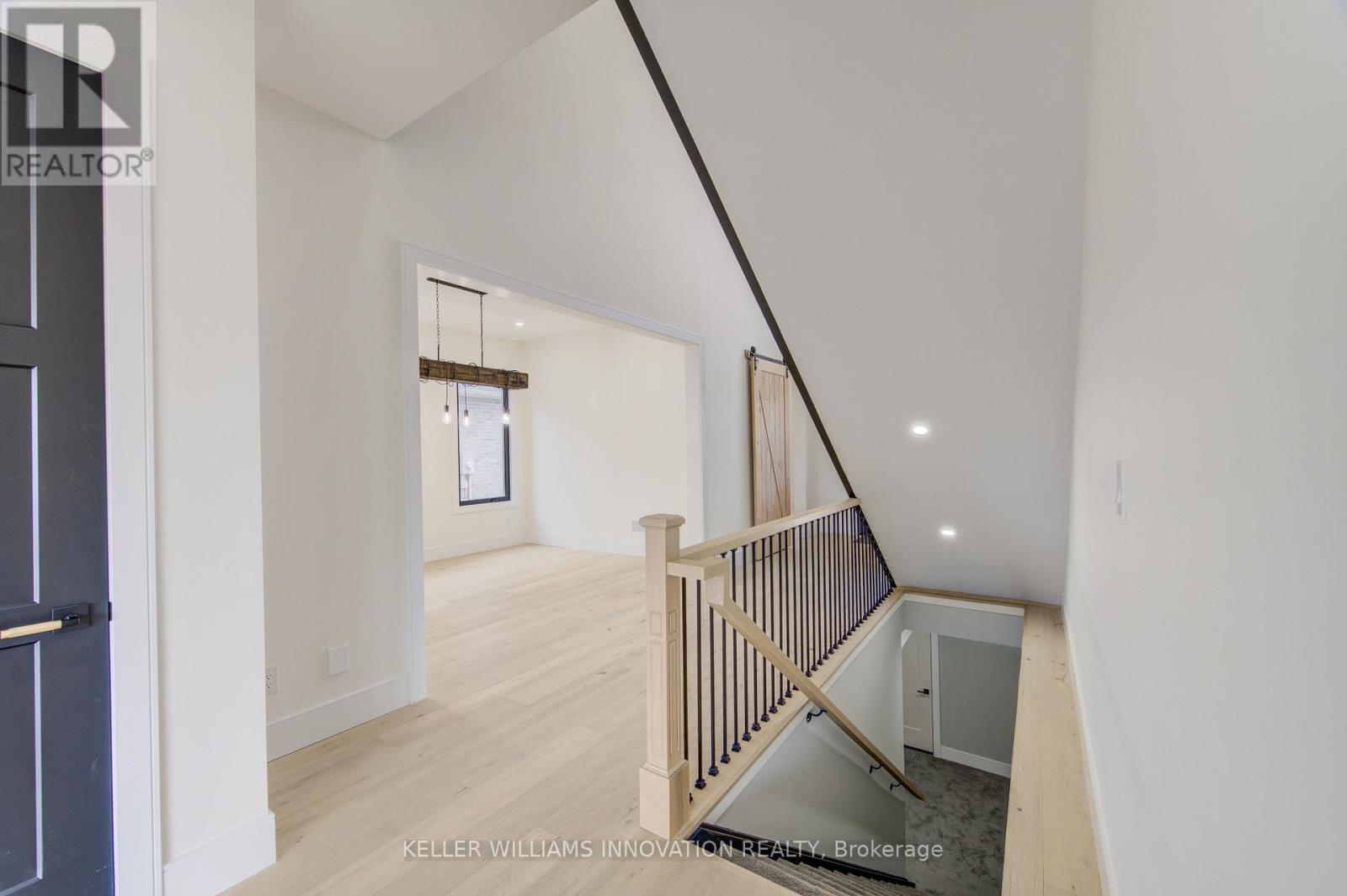 8 Edgeview Crescent W Property Photo 7