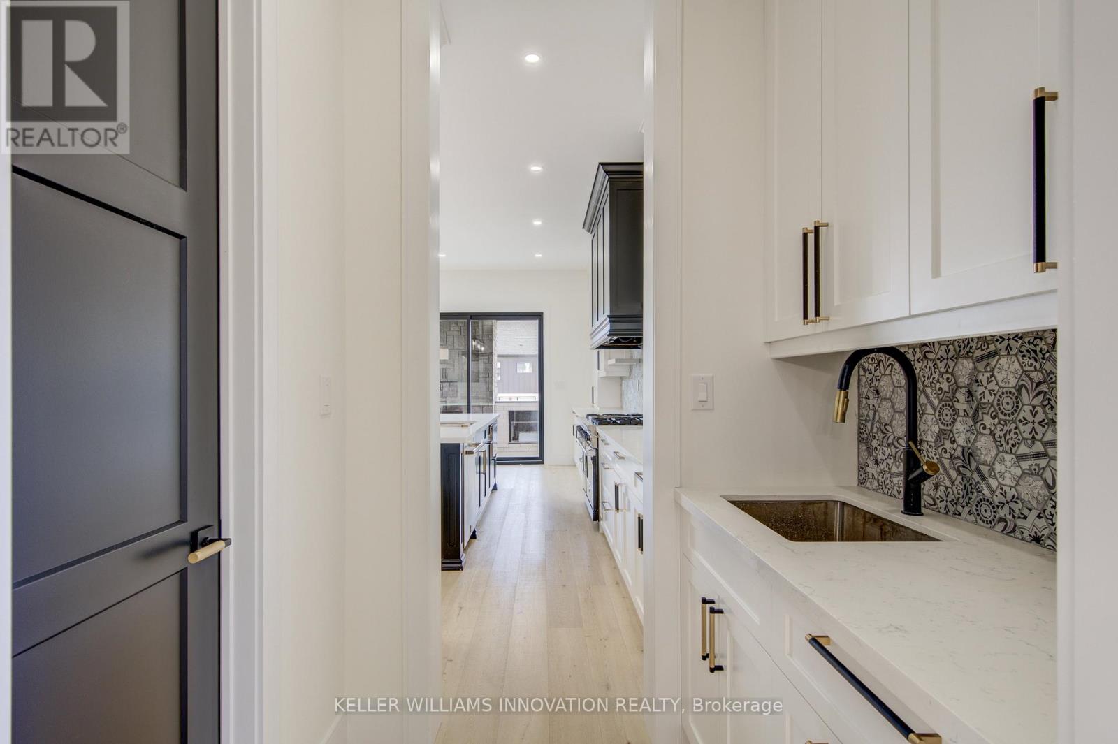 8 Edgeview Crescent W Property Photo 9