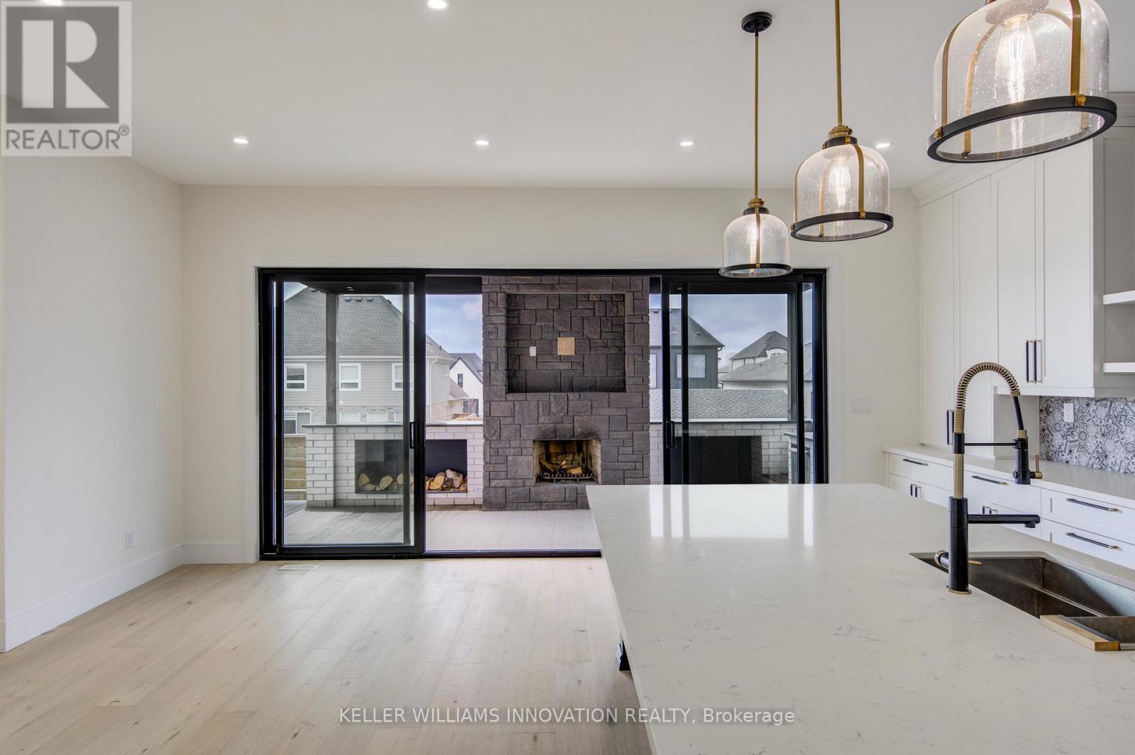8 Edgeview Crescent W Property Photo 18