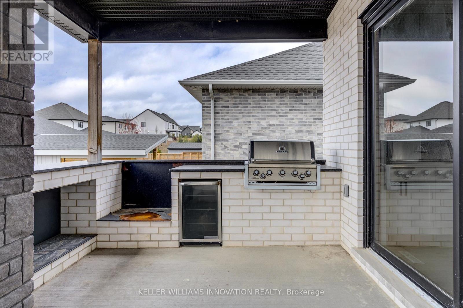 8 Edgeview Crescent W Property Photo 21