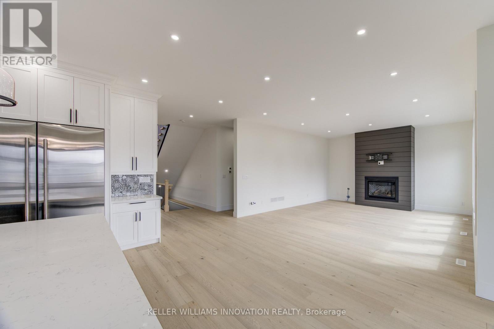 8 Edgeview Crescent W Property Photo 23
