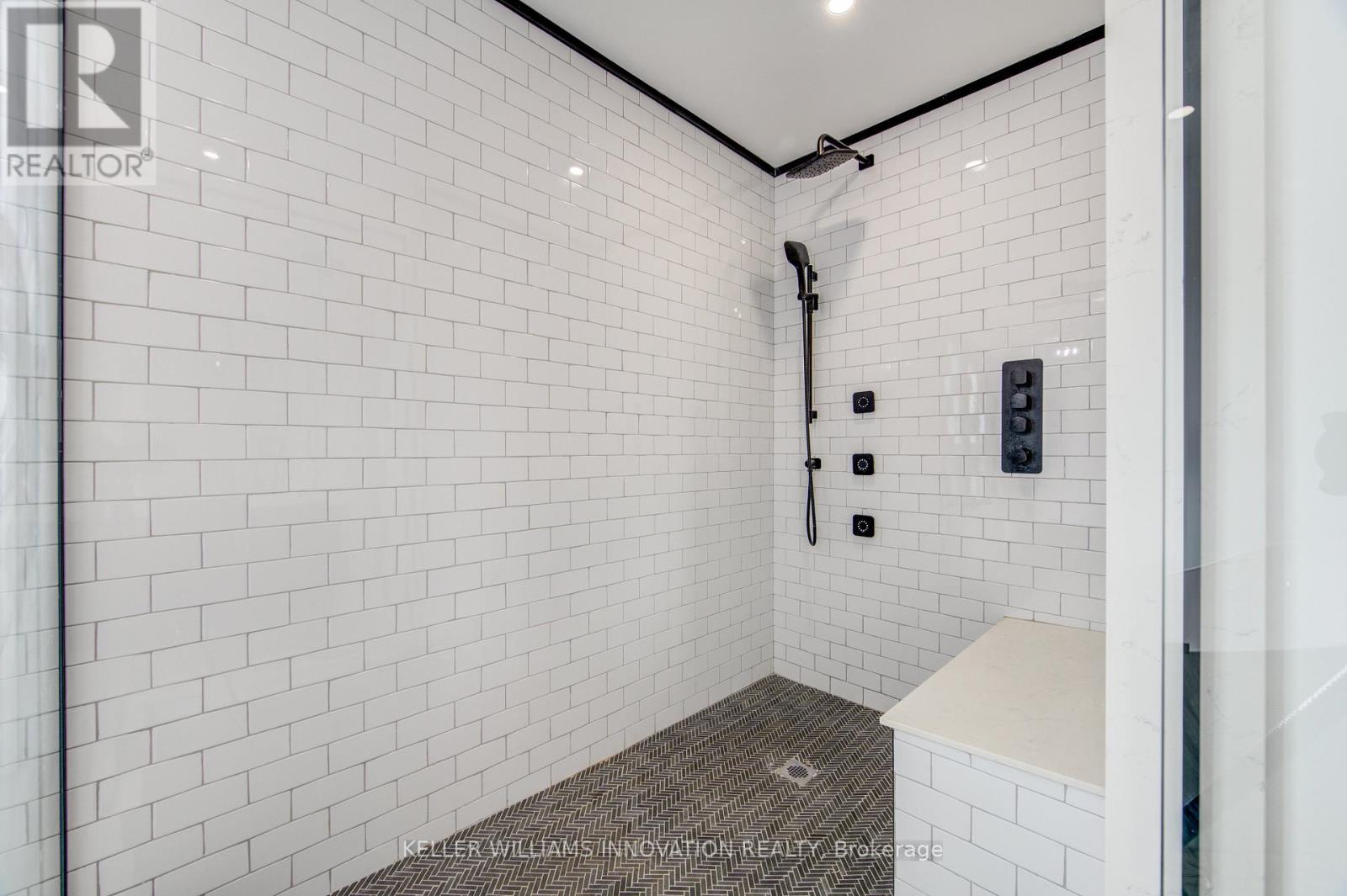 8 Edgeview Crescent W Property Photo 38