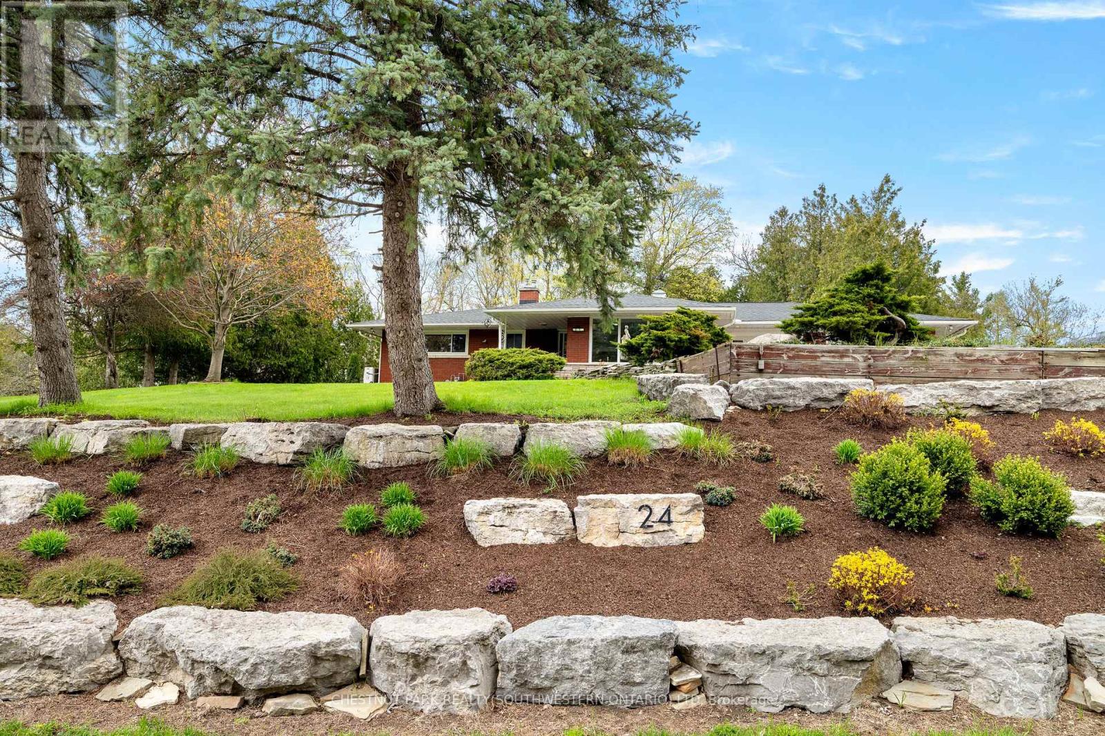 24 Grand Hill Drive Property Photo 2