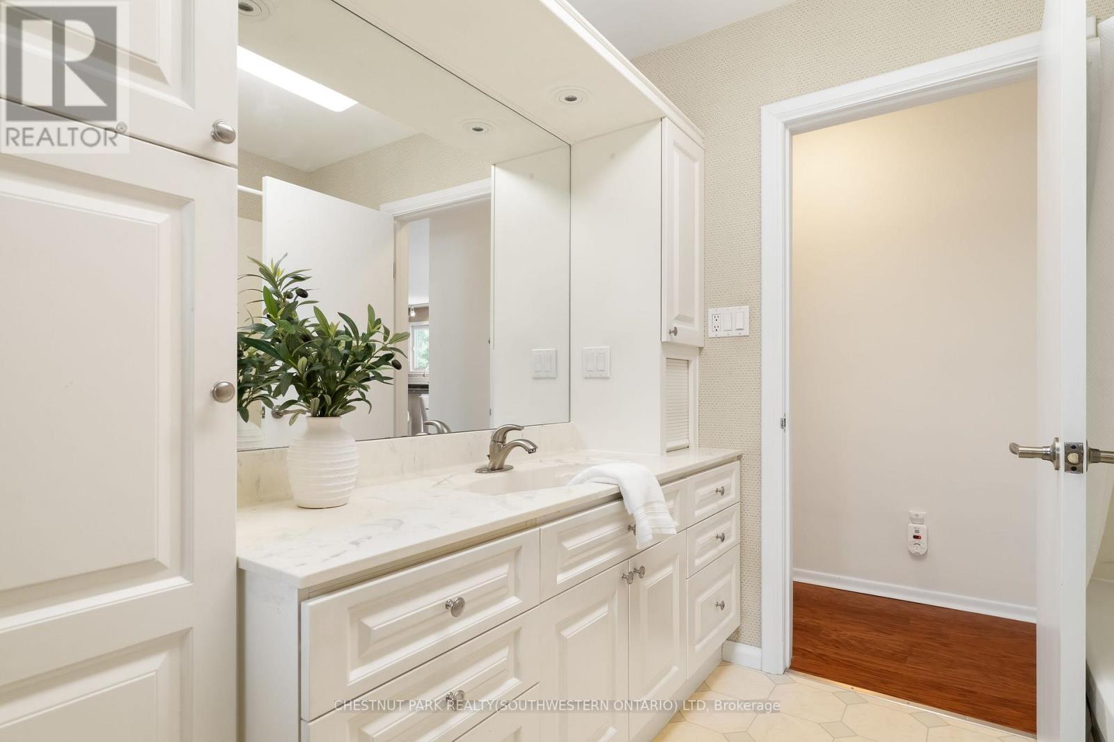 24 Grand Hill Drive Property Photo 15