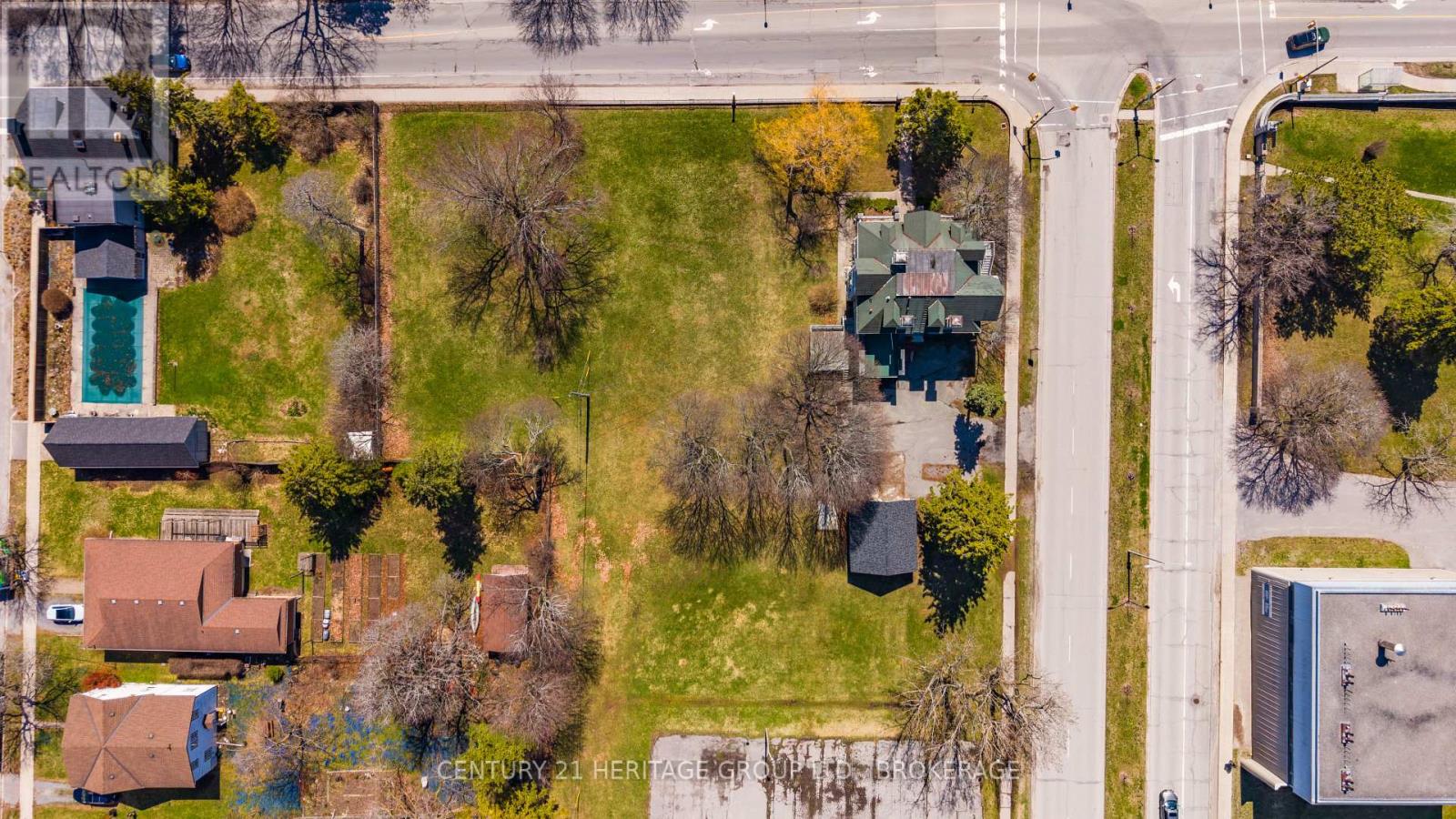525 King Street W Property Photo 8