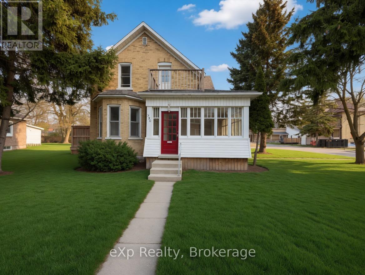 572 9th Avenue Property Photo 1