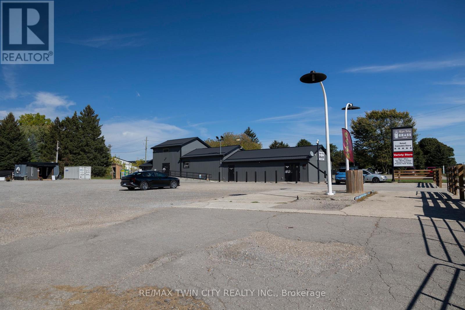 230 Oakland Road Property Photo 9