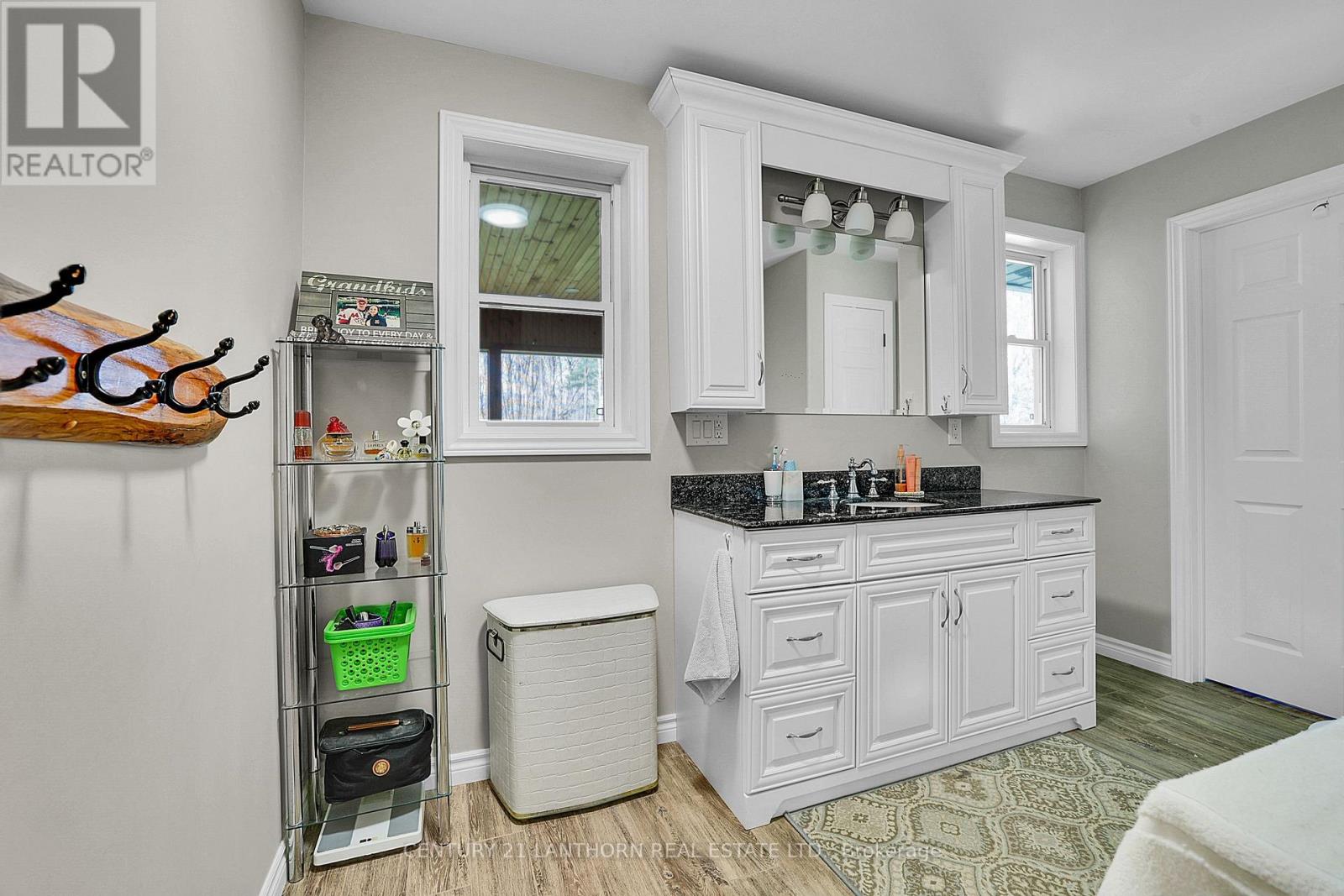 90 Seymour Street W Property Photo 24
