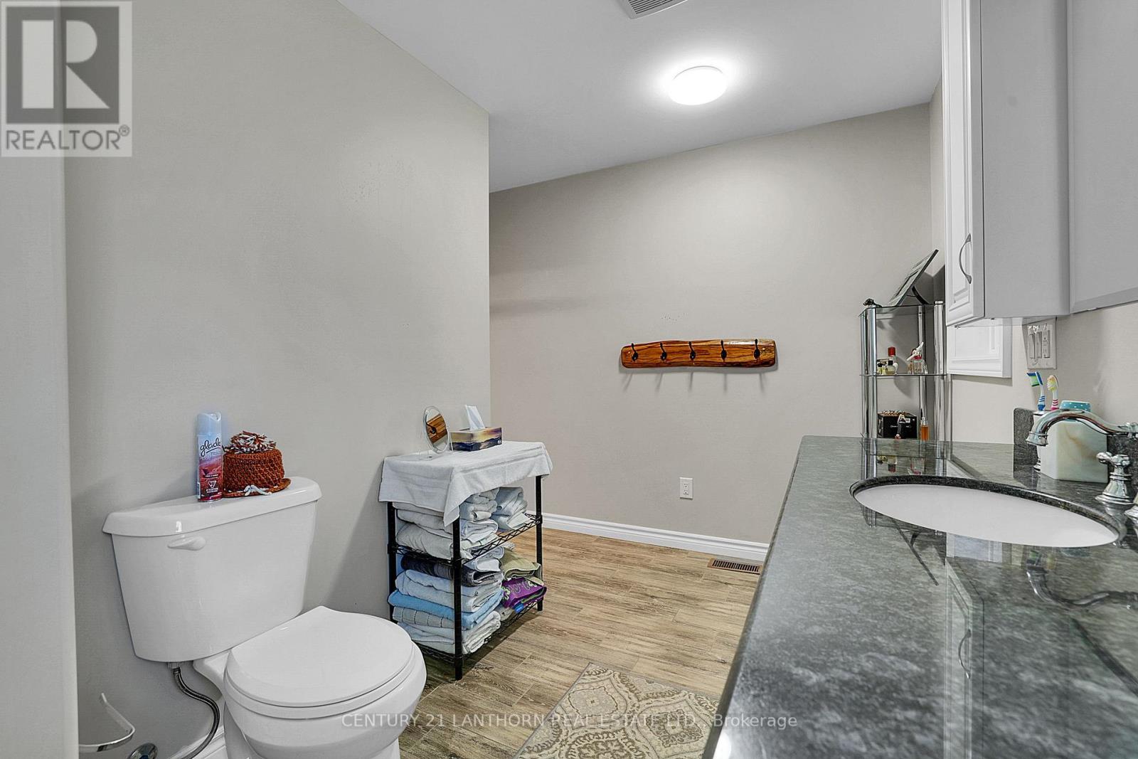 90 Seymour Street W Property Photo 26