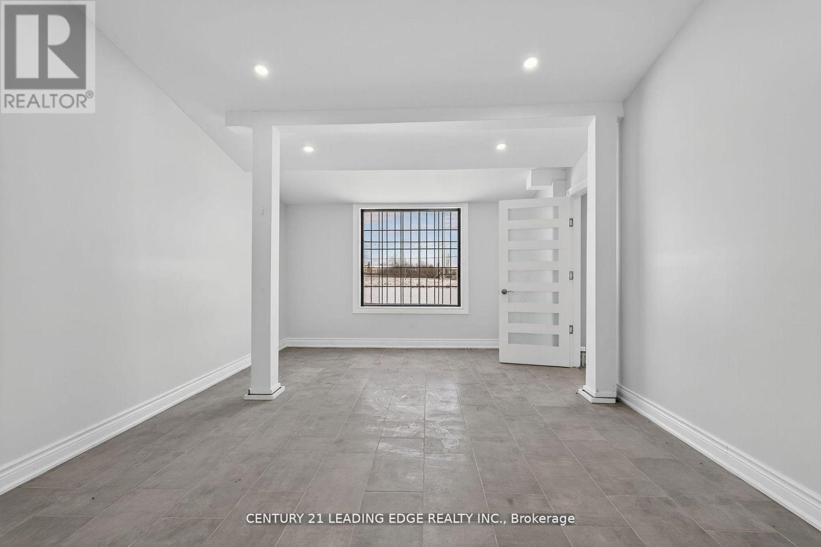 556 Bath Road E Property Photo 17