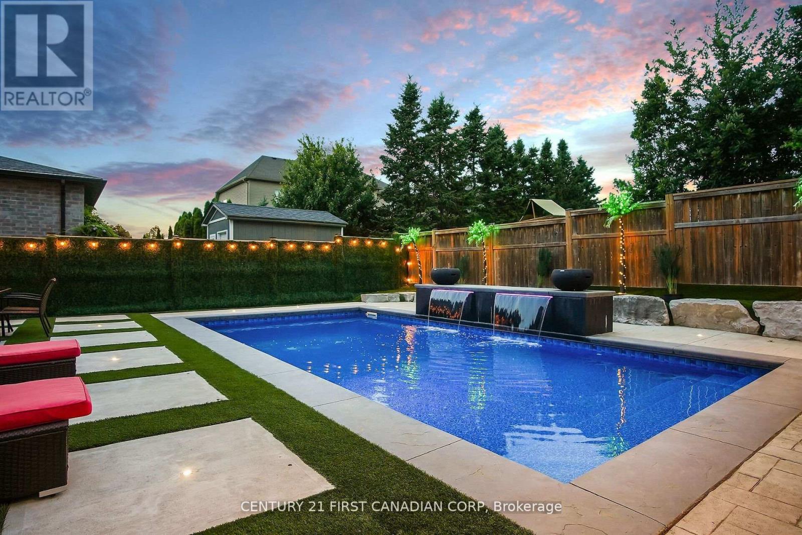 90 Pebblecreek Walk W Property Photo 8