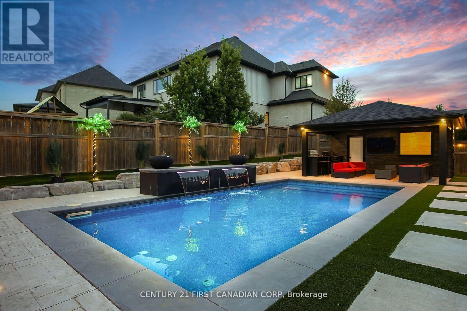 90 Pebblecreek Walk W Property Photo 10
