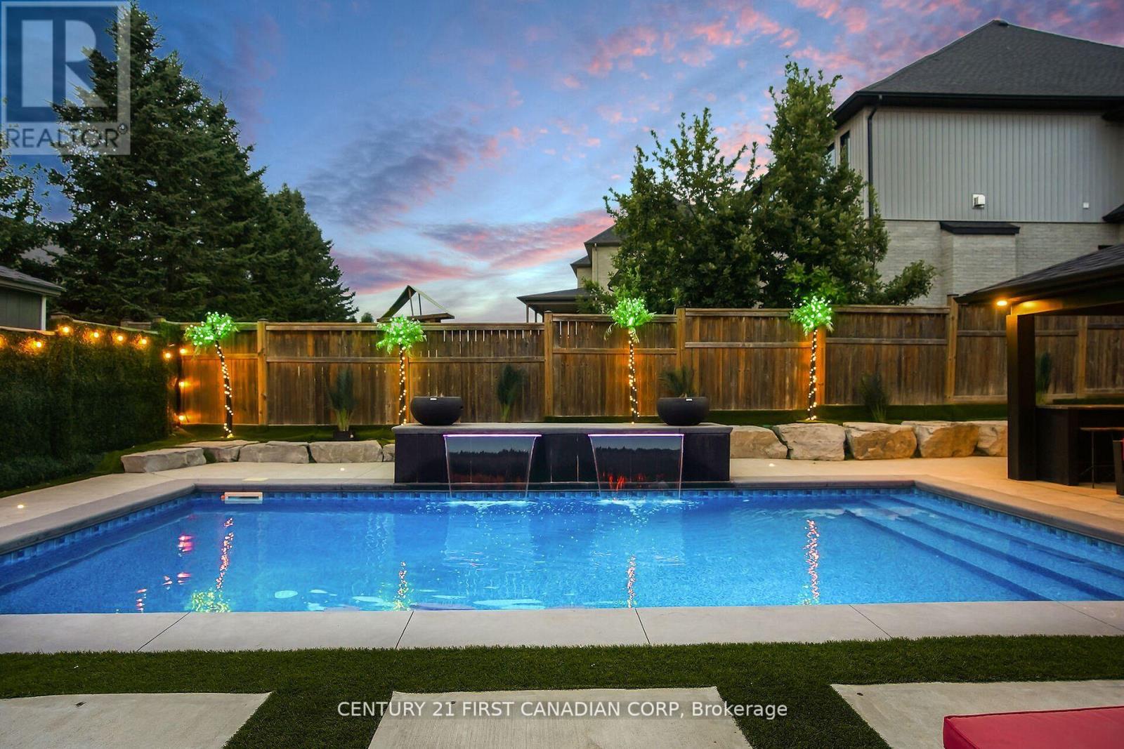 90 Pebblecreek Walk W Property Photo 11