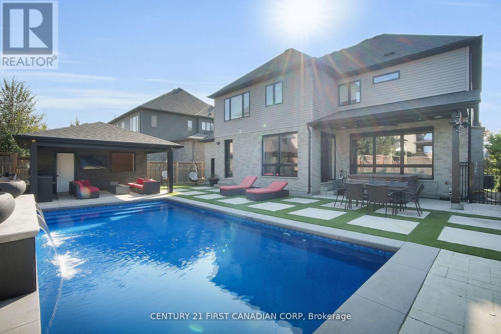 90 Pebblecreek Walk W Property Photo 12