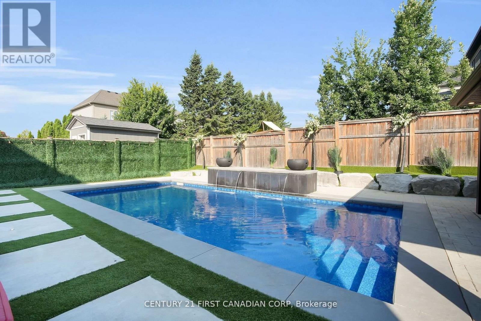 90 Pebblecreek Walk W Property Photo 14
