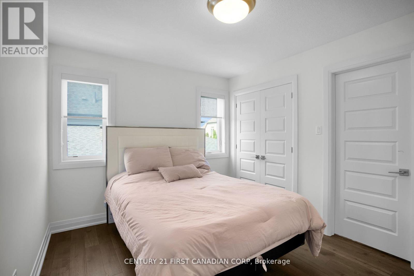 90 Pebblecreek Walk W Property Photo 32