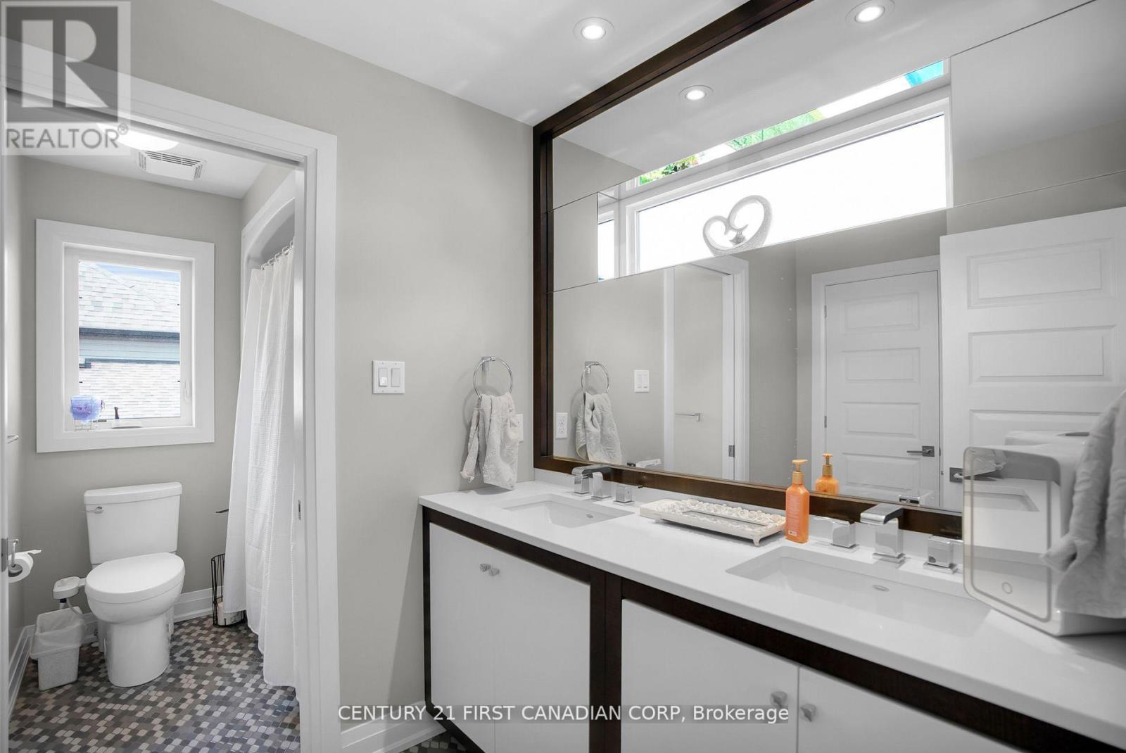 90 Pebblecreek Walk W Property Photo 34