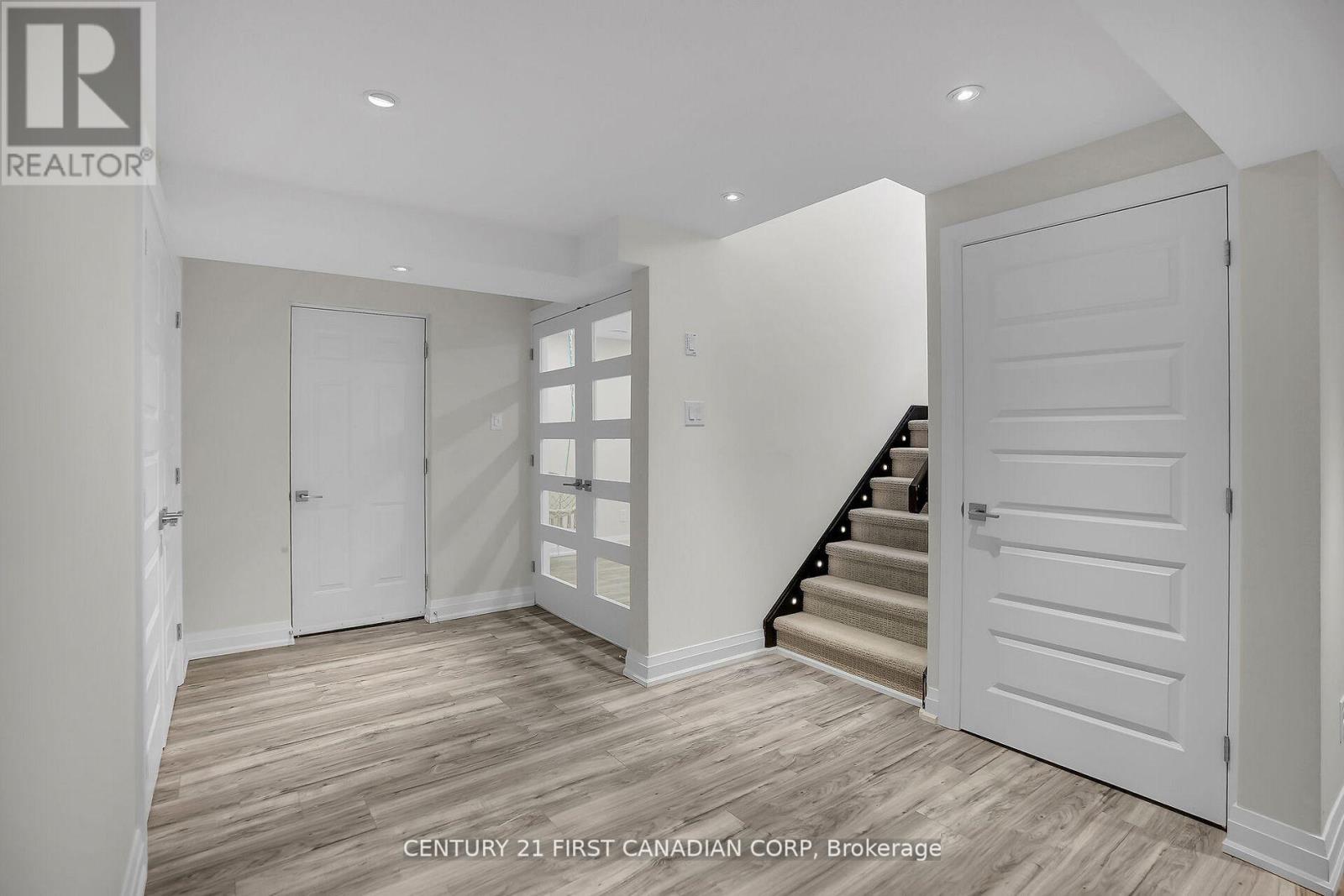 90 Pebblecreek Walk W Property Photo 43