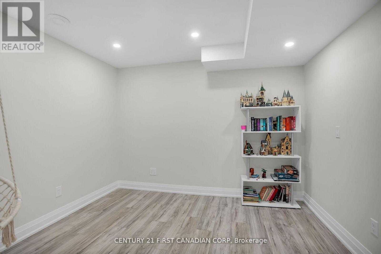 90 Pebblecreek Walk W Property Photo 46