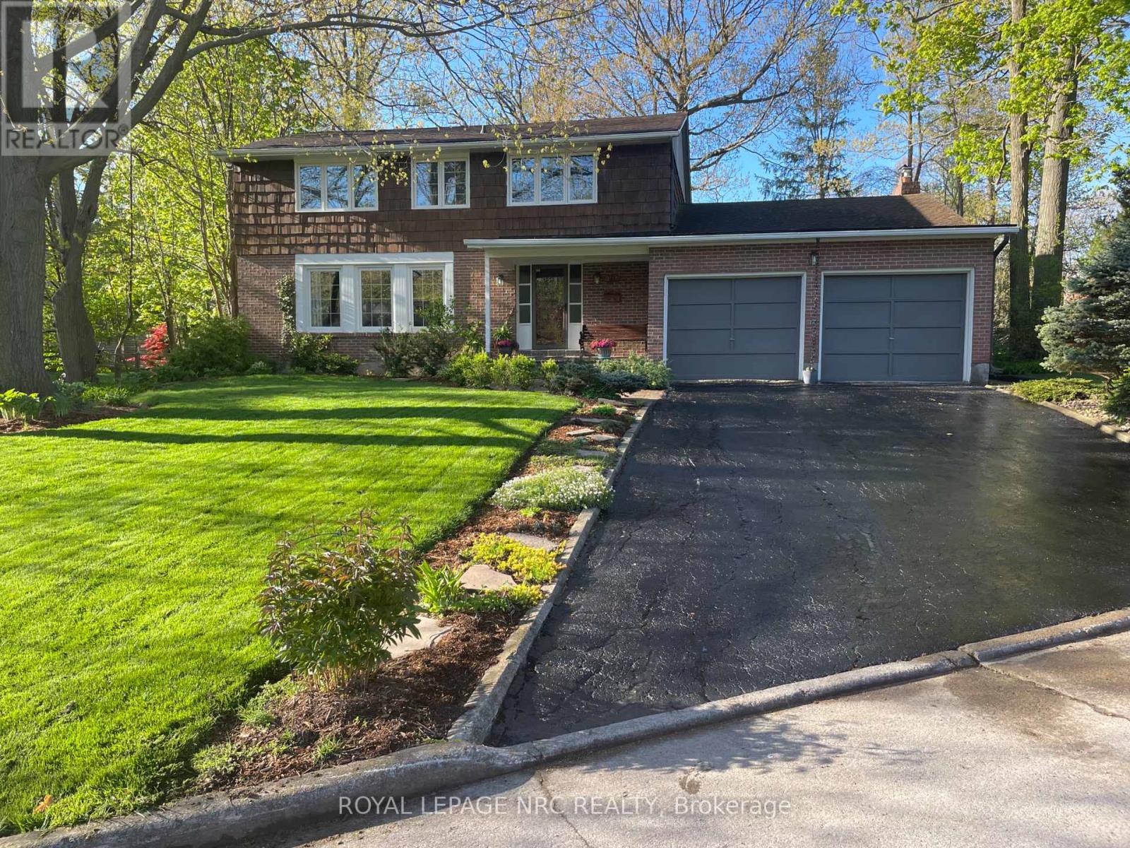 10 BRIARFIELD CRESCENT