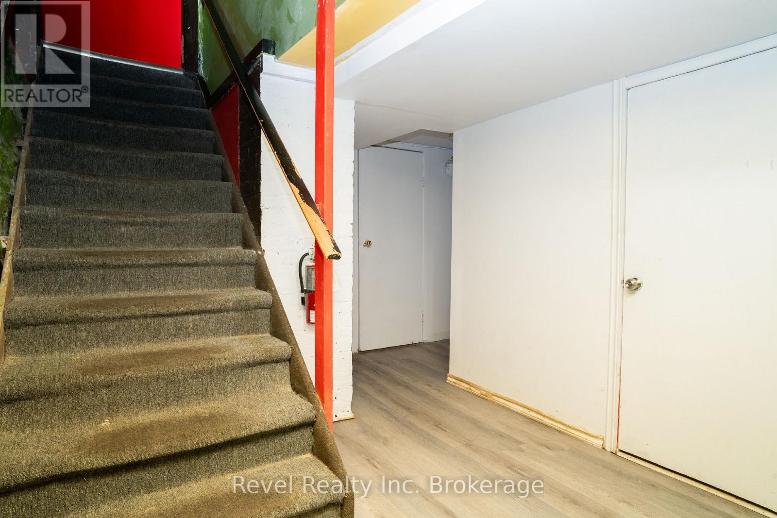 407 Ferguson Street Property Photo 9