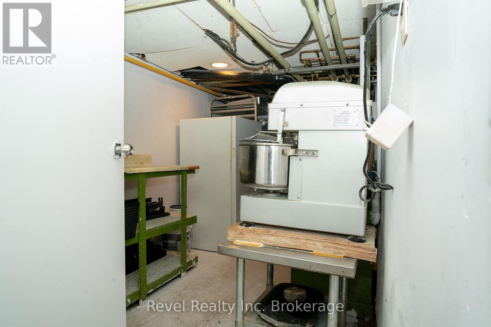 407 Ferguson Street Property Photo 12