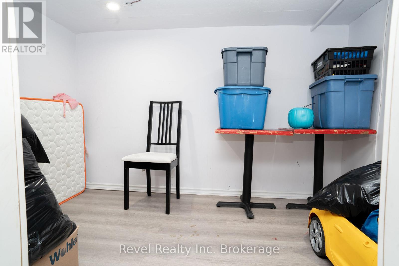 407 Ferguson Street Property Photo 13