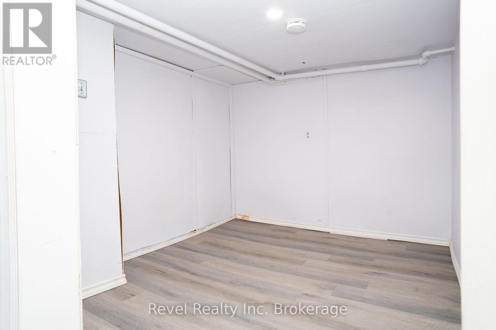 407 Ferguson Street Property Photo 14