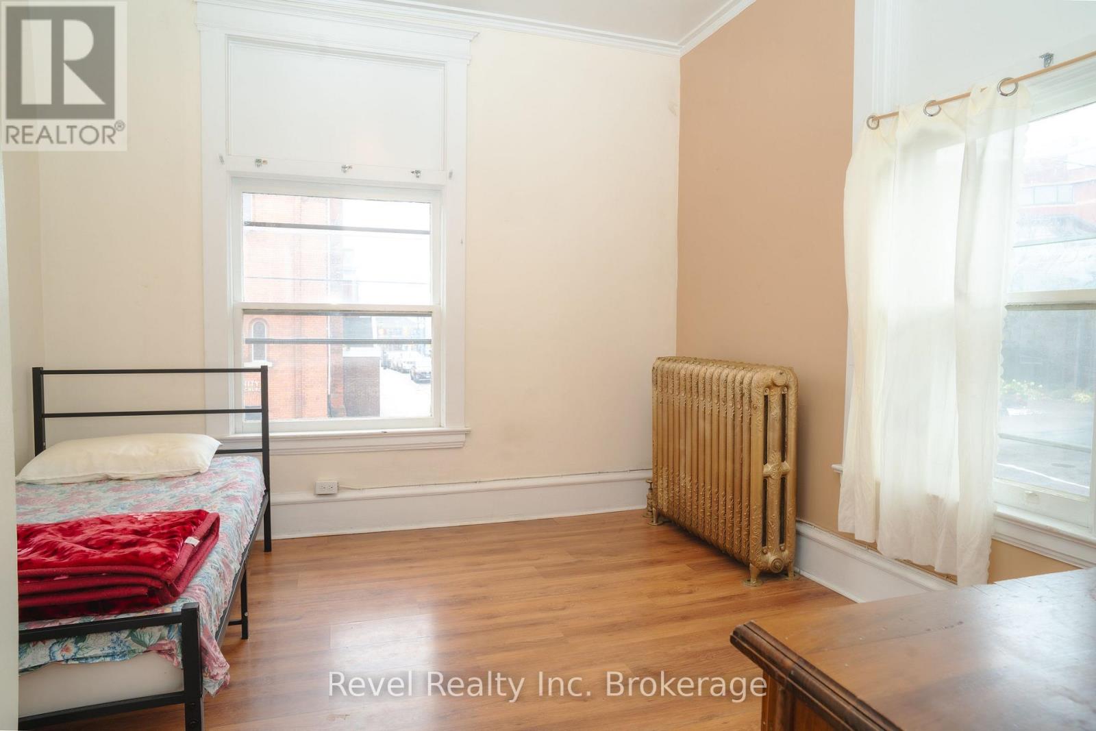 407 Ferguson Street Property Photo 22