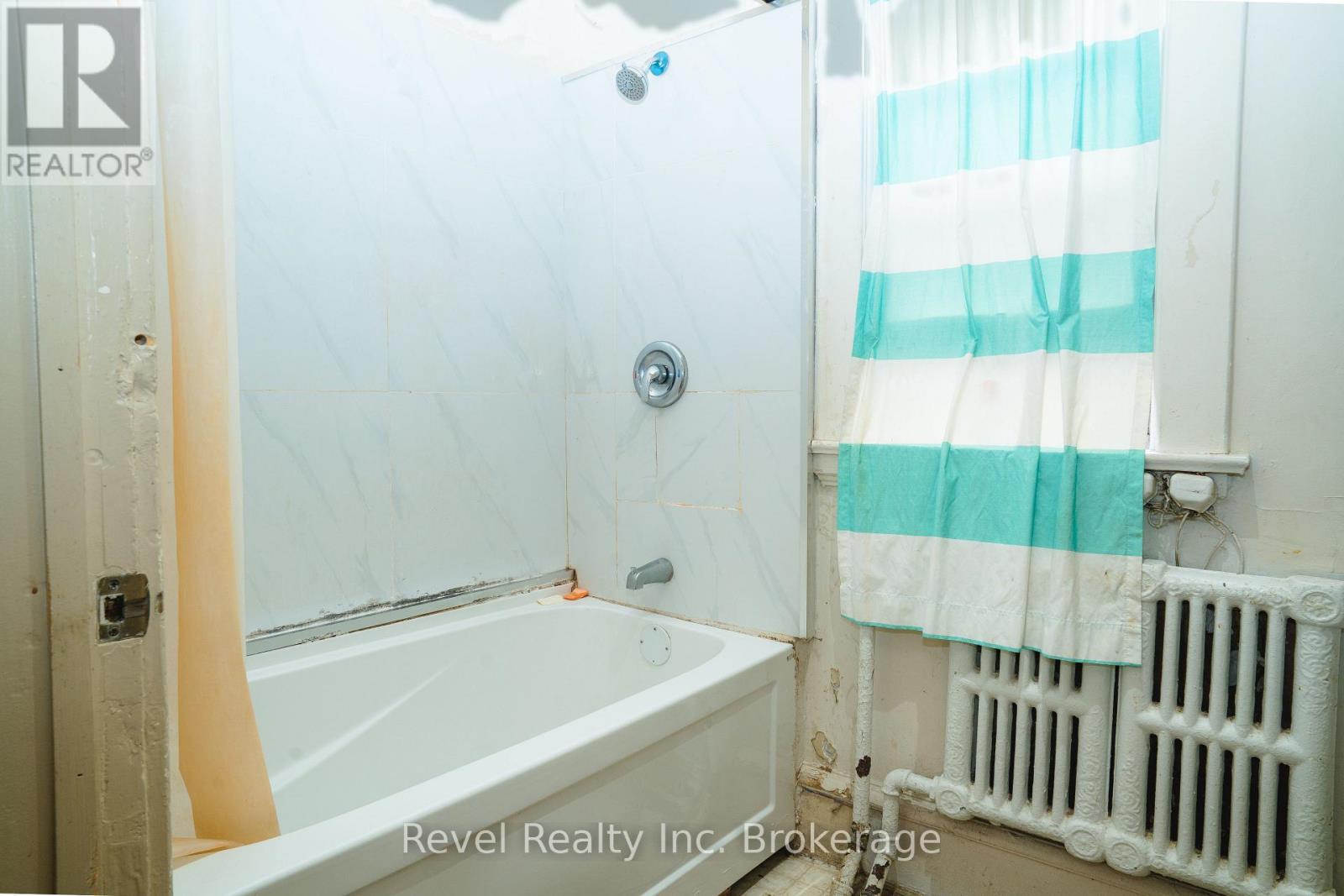 407 Ferguson Street Property Photo 23