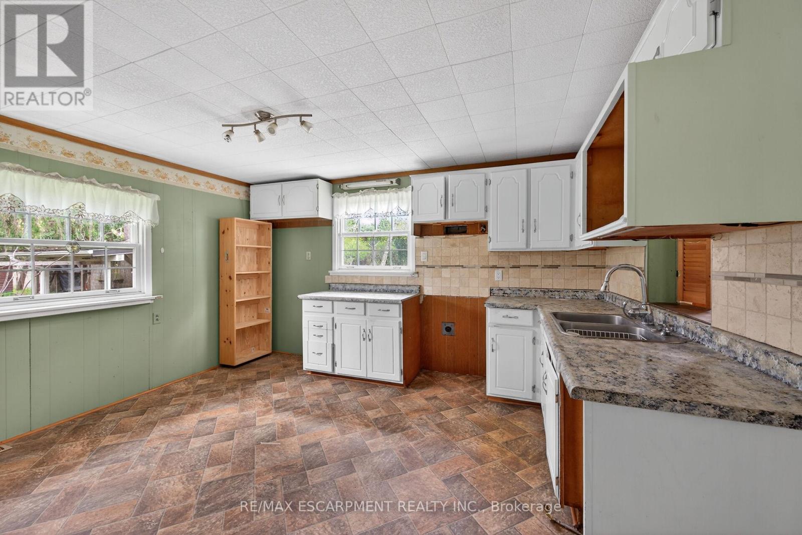 313 John Street Property Photo 20