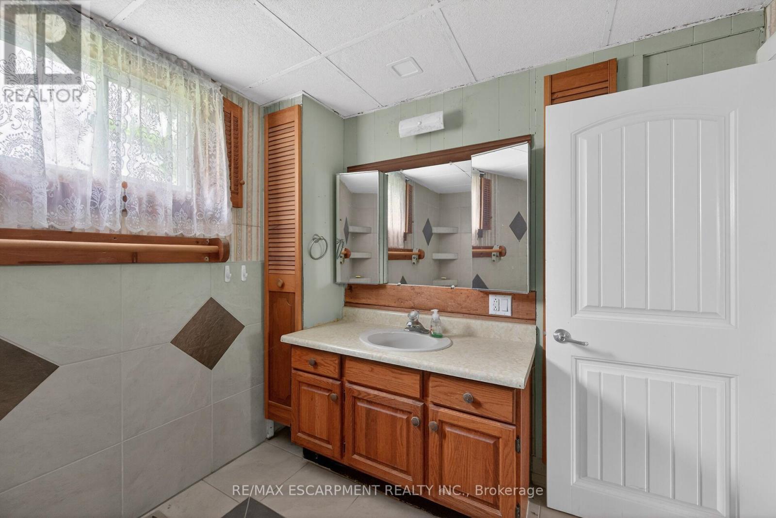 313 John Street Property Photo 25