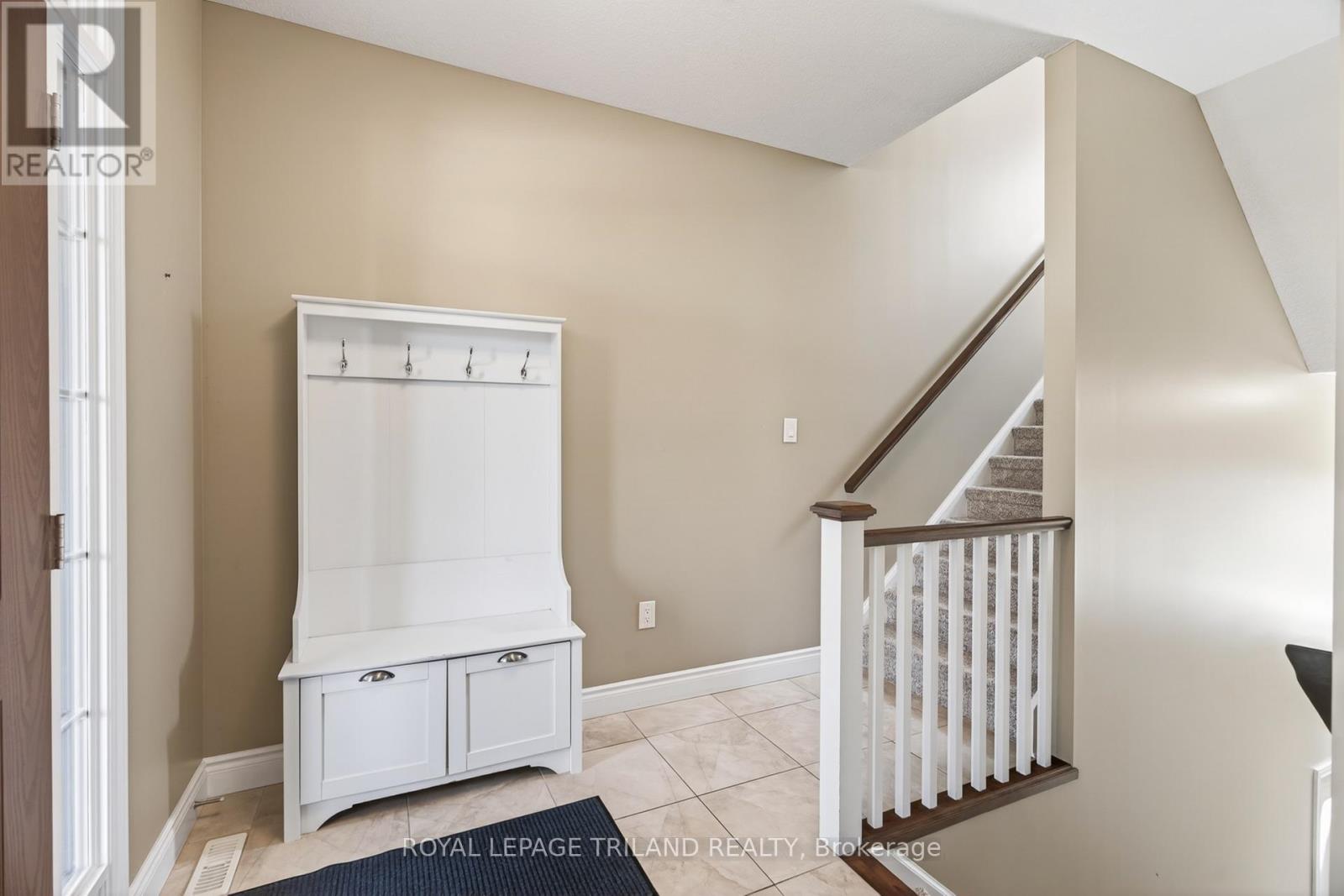 40 Fieldstone Crescent Property Photo 4