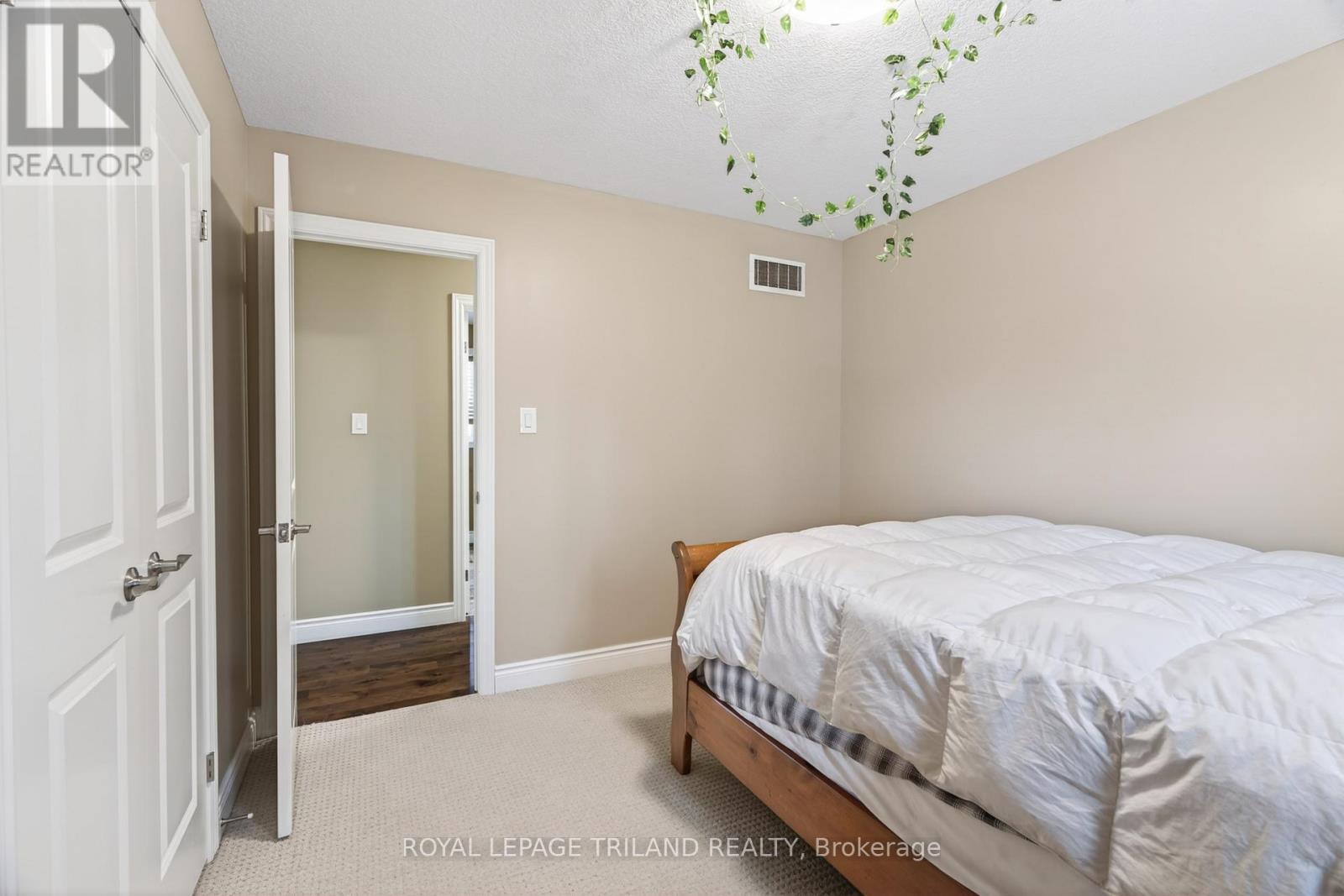 40 Fieldstone Crescent Property Photo 23