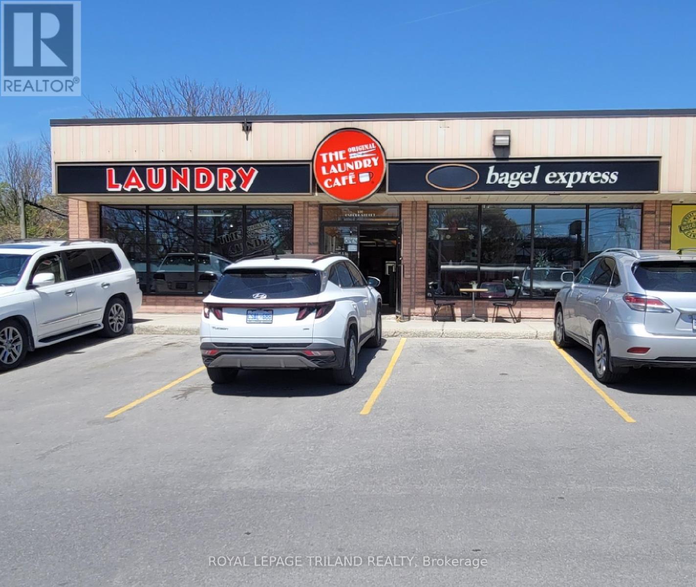 590 Oxford Street E Property Photo 1