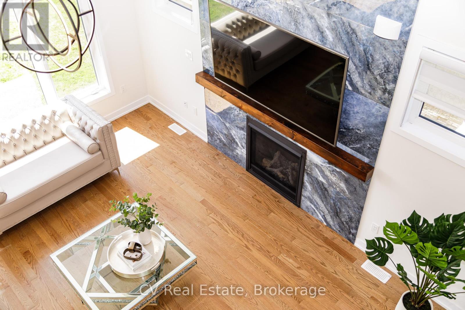 111 Stoneleigh Drive Property Photo 3
