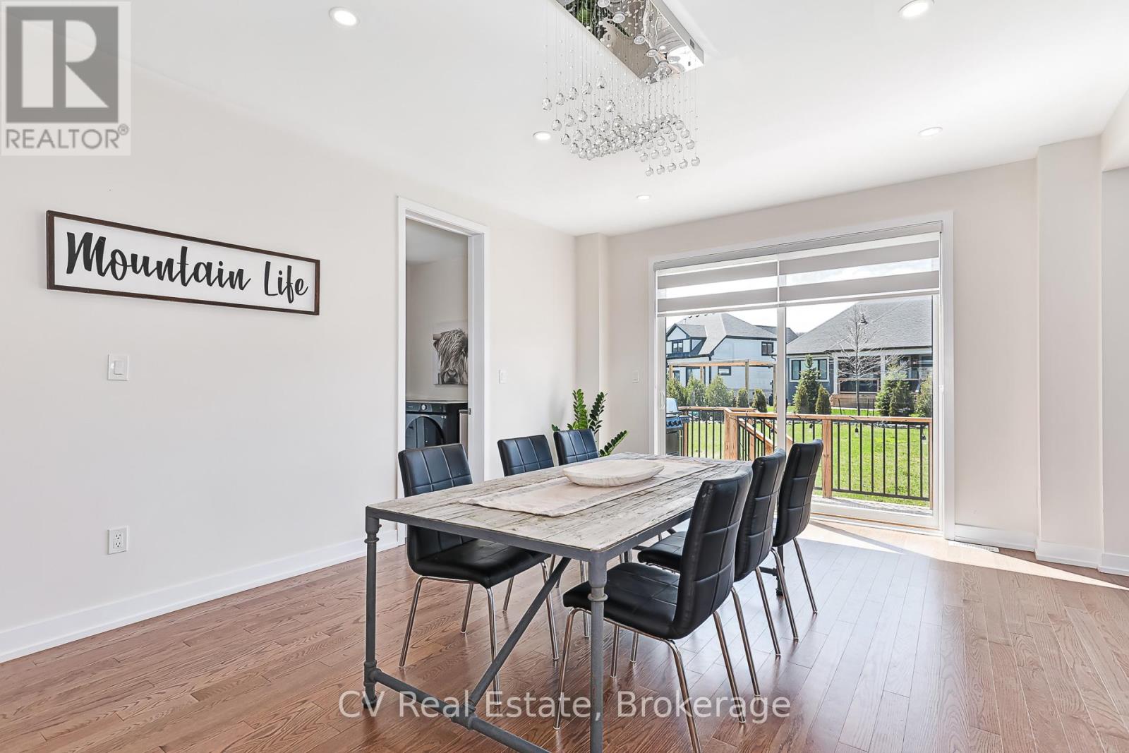 111 Stoneleigh Drive Property Photo 10