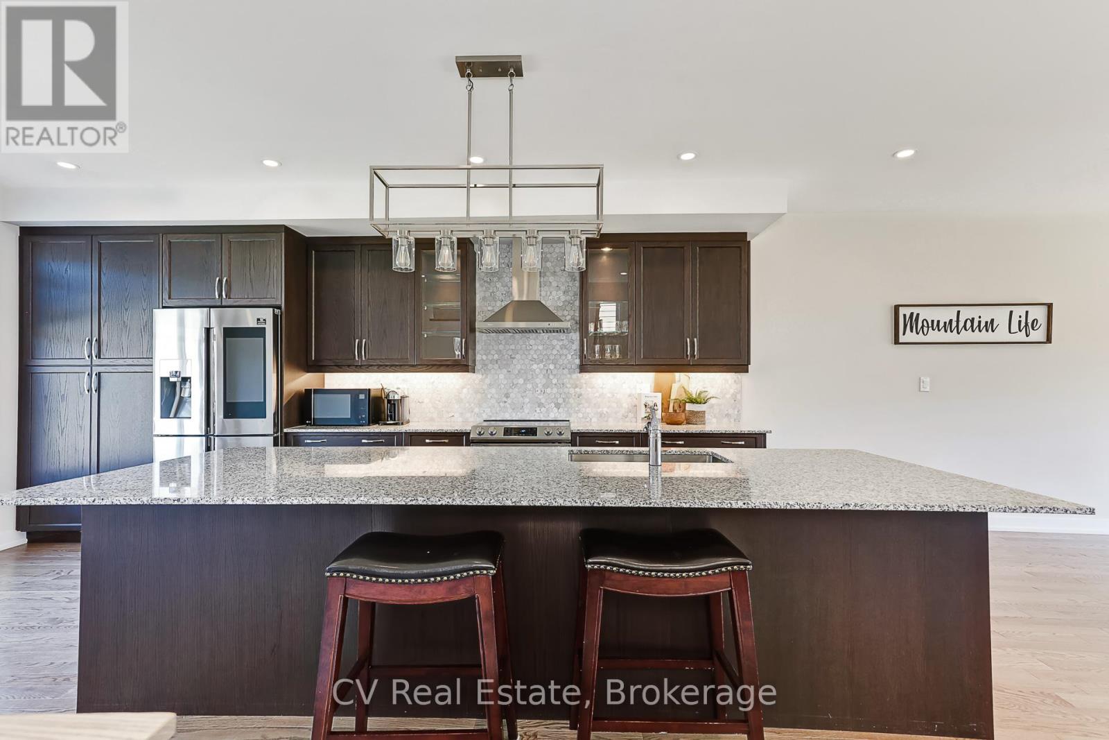 111 Stoneleigh Drive Property Photo 13