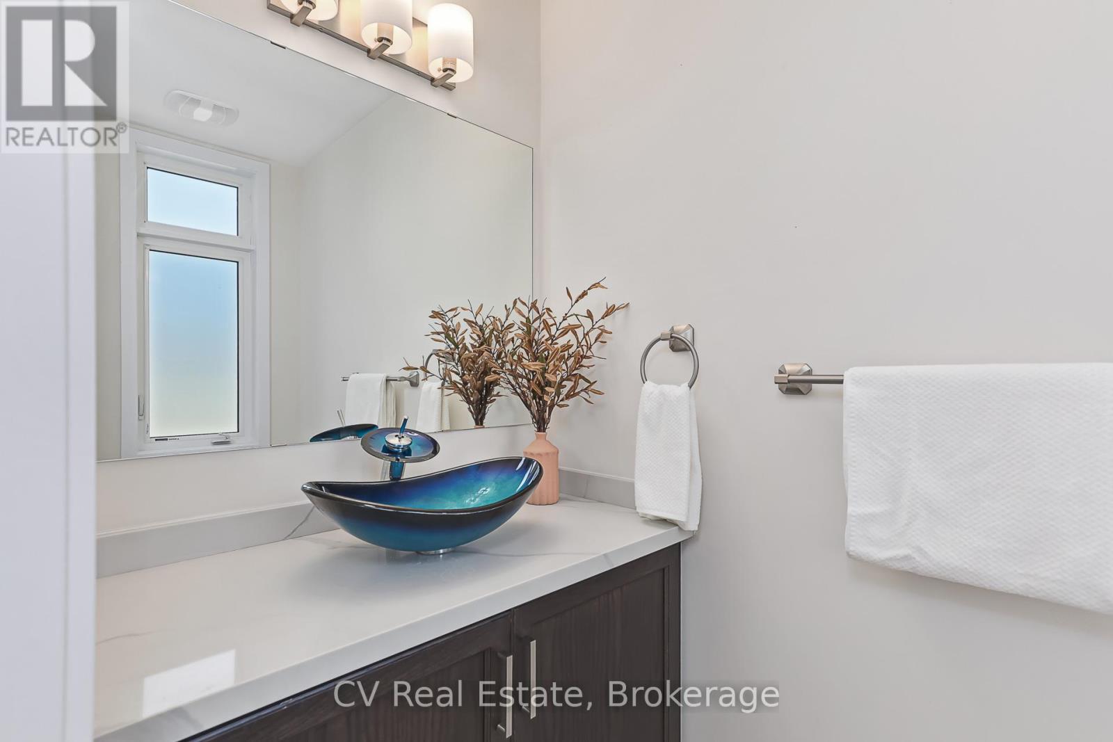 111 Stoneleigh Drive Property Photo 18
