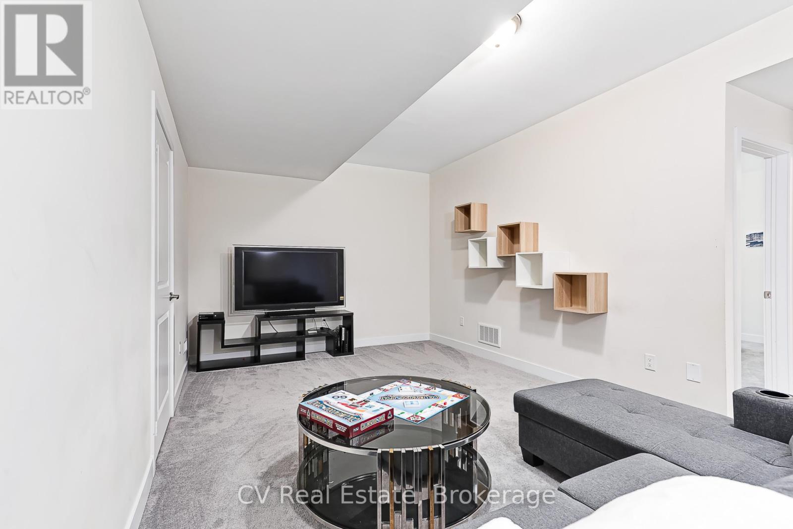 111 Stoneleigh Drive Property Photo 35