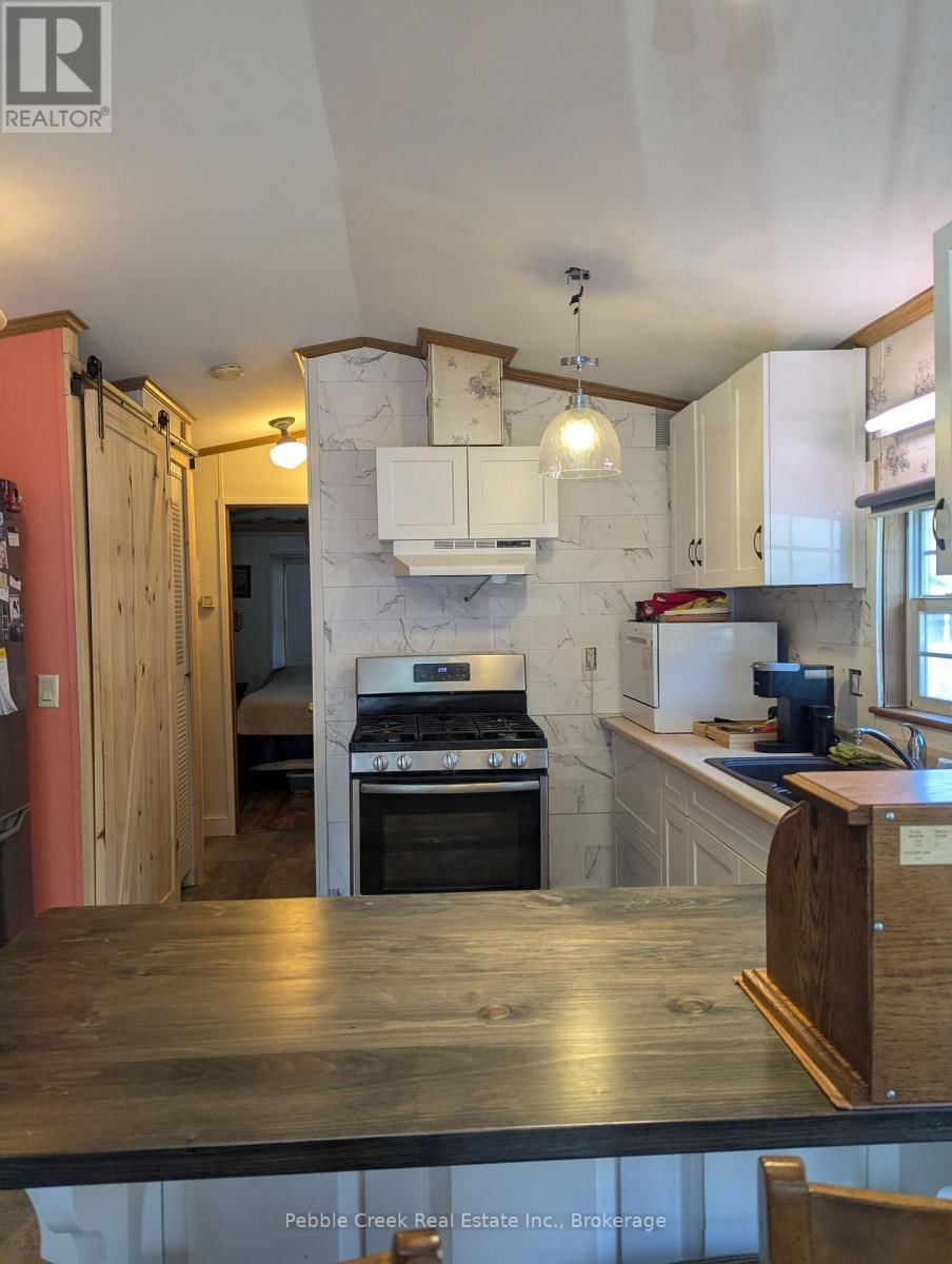 E8 Hickory - 77794 Orchard Line Property Photo 3