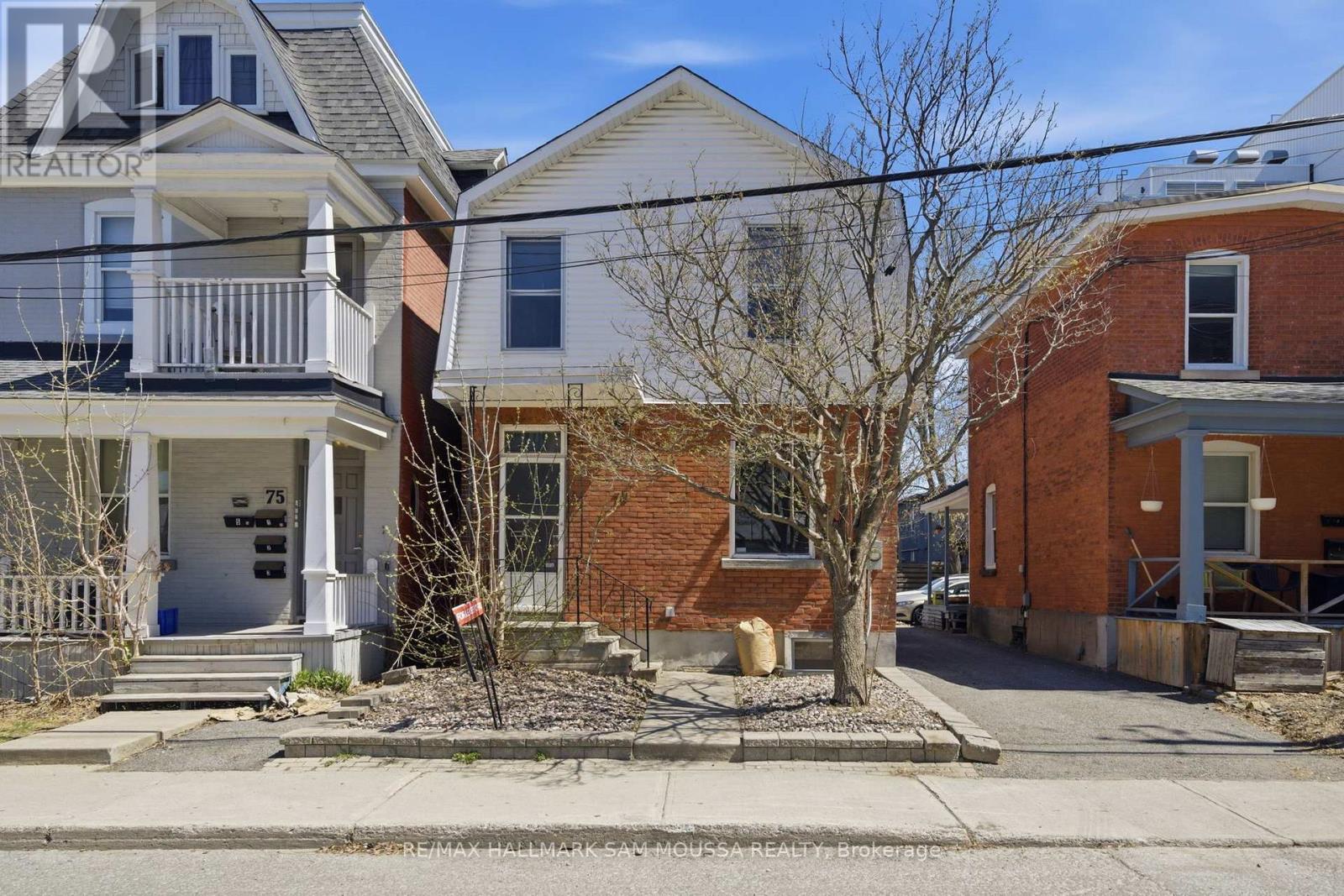 79 Hinton Avenue N Property Photo 1