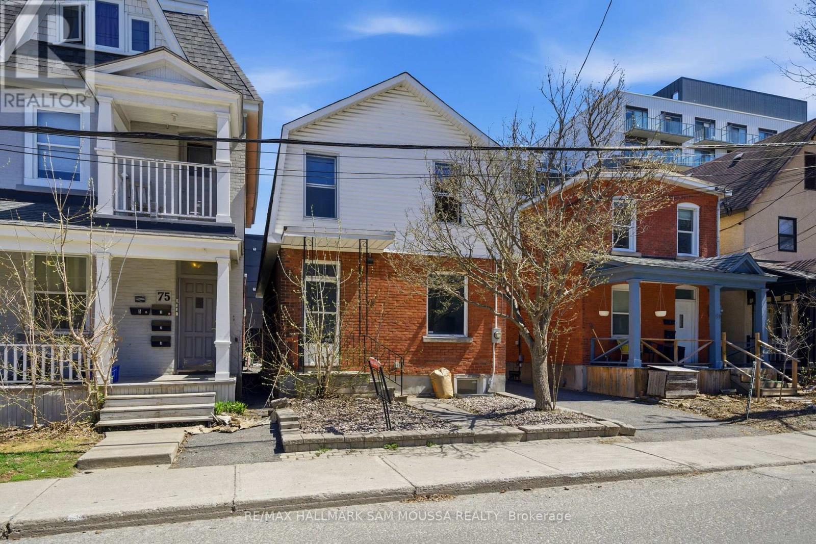 79 Hinton Avenue N Property Photo 2