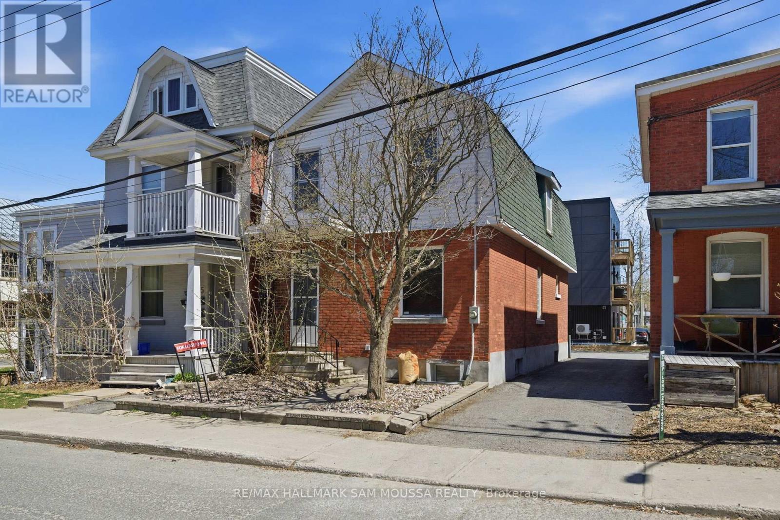 79 Hinton Avenue N Property Photo 3