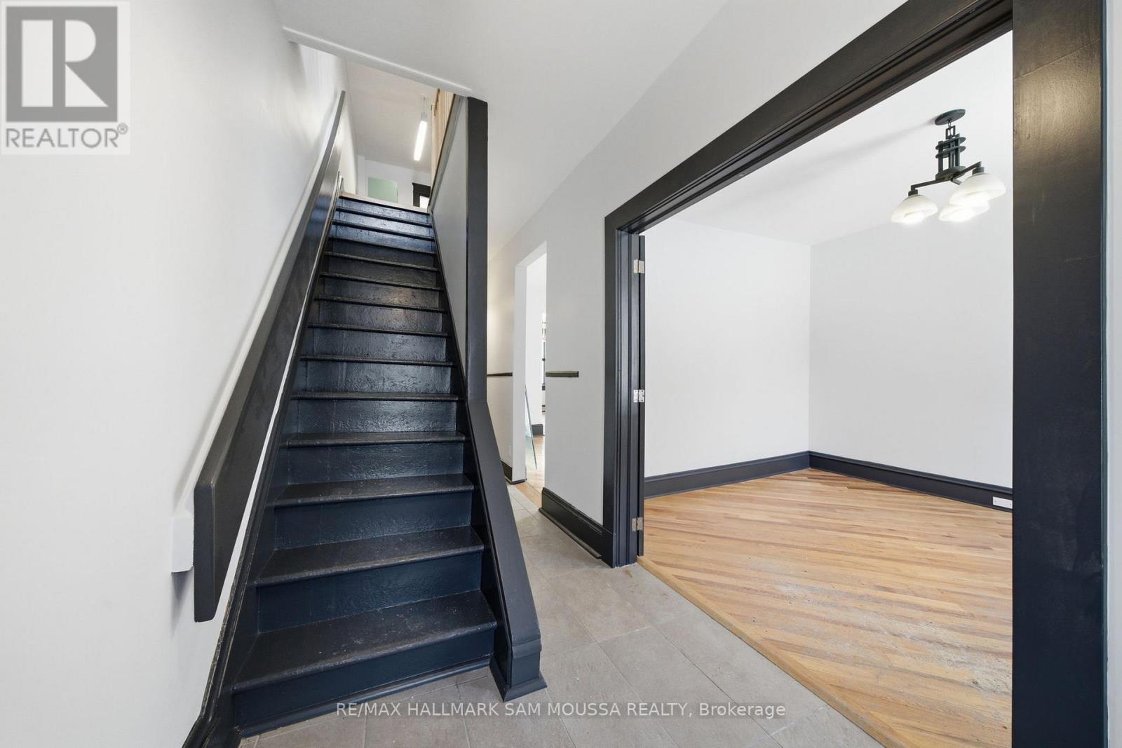 79 Hinton Avenue N Property Photo 5